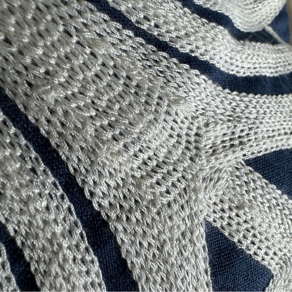 Safavieh Collette Navy and White Square 18” Pillows Beautiful Accent Pillows - Picture 4 of 7